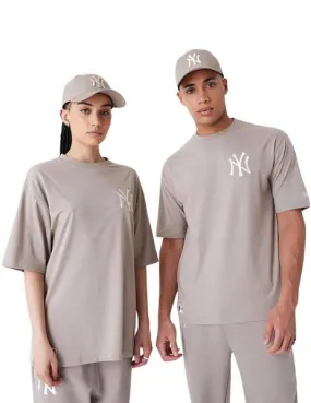 camiseta new era neyyan essential oversized marrón unisex.