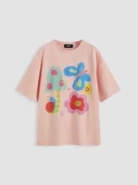 Camiseta oversized con gráfico de mariposa y flor y cuello redondo